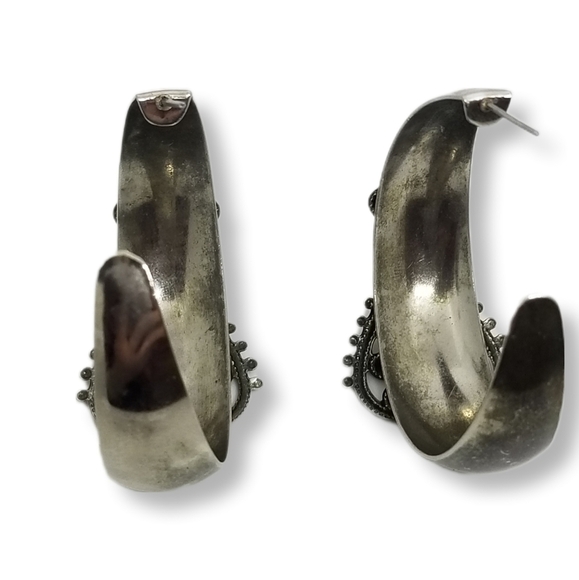 VINTAGE SILVERPLATED STEEL ORNATE DETAIL MEDIUM SIZE HOOP EARRINGS - Picture 7 of 7